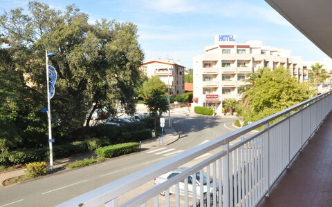 Le Suzy: Building, Property, Furniture, Window, Comfort, Wood, Interior Design, Shade, Floor