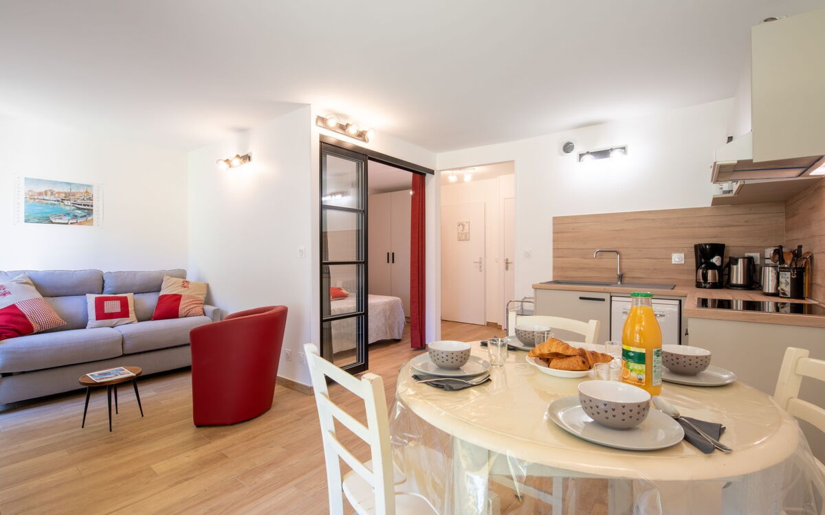 Accommodation:&nbsp;Caesar Domus 170.3