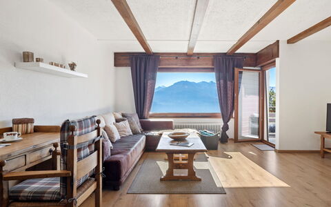 Lisière-Sud a 17: Furniture, Interior Design, Ceiling, Flooring, Floor, Room, Apartment, Couch, Living Room, Hardwood