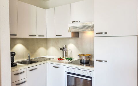 Brissago 724: Kitchen Appliance, Kitchen, Countertop, Major Appliance, Cabinetry, Wood, Kitchen Stove, Home Appliance, Interior Design, Stove