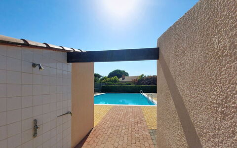 Tennis Résidence: Apartment, Architecture, Residential Area, Condominium, Composite Material, Urban Design, Balcony, Mixed-Use, Shade