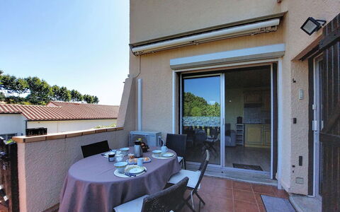 Tennis Résidence: Apartment, Architecture, Residential Area, Condominium, Composite Material, Urban Design, Balcony, Mixed-Use, Shade