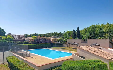 Tennis Résidence: Apartment, Architecture, Residential Area, Condominium, Composite Material, Urban Design, Balcony, Mixed-Use, Shade