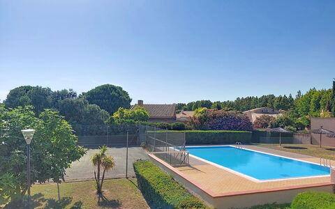 Tennis Résidence: Apartment, Architecture, Residential Area, Condominium, Composite Material, Urban Design, Balcony, Mixed-Use, Shade