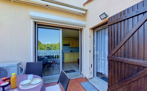 Tennis Résidence: Apartment, Architecture, Residential Area, Condominium, Composite Material, Urban Design, Balcony, Mixed-Use, Shade
