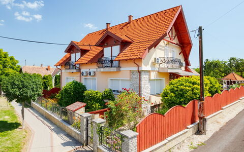 Balatonbereny 600: Building, Residential Area, House, Home, Facade, Neighbourhood, Architecture, Roof, Town, Human Settlement