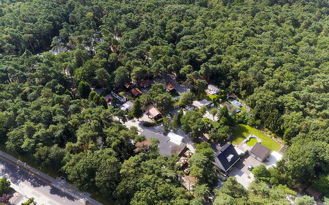 De Brenkberg: Property, Plant, Building, Tree, Urban Design, Biome, House, Residential Area, Landscape, Roof