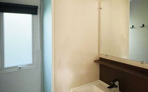 De Brenkberg: Wall, Bathroom, Plumbing Fixture, Flooring, Interior Design, Floor, Bathroom Sink, Ceiling, Plumbing, Room