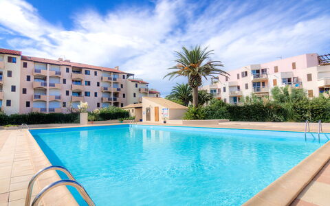 Saint Cyprien 660: Cloud, Water, Sky, Building, Plant, Daytime, Property, Window, Swimming Pool, Nature
