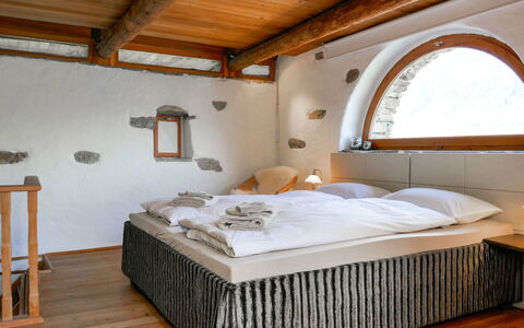 Rustico Scateto 66: Furniture, Property, Building, Window, Comfort, Wood, Interior Design, House, Bed