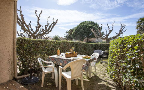 Saint Cyprien 700: Water, Sky, Property, Plant, Azure, Swimming Pool, Tree, Leisure, Shade, Building