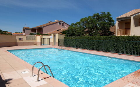 Saint Cyprien 700: Water, Sky, Cloud, Plant, Swimming Pool, Azure, Building, Window, Shade, Rectangle