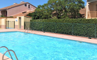 Saint Cyprien 700: Water, Sky, Property, Plant, Azure, Swimming Pool, Tree, Leisure, Shade, Building