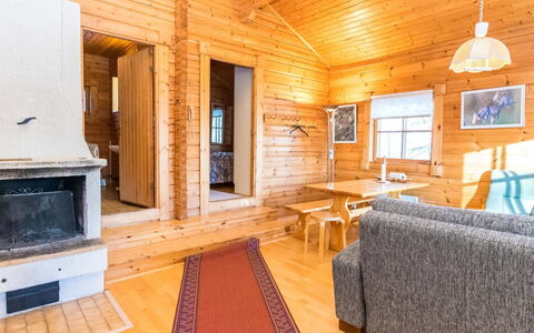 Ukkoloma B Paritalo: Rural Area, Hill Station, Village, Mountain Range, Valley, Mountain Village, Alps, Eco Hotel, Balcony, Hotel