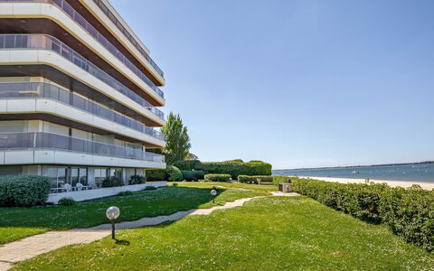 Arcachon 525: Sky, Plant, Building, Water, Grass, Urban Design, Leisure, Landscape, Condominium, Tower Block