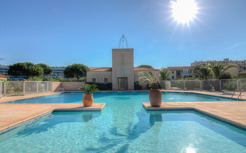 Saint Cyprien 770: Water, Sky, Property, Plant, Azure, Tree, Building, Swimming Pool, Leisure, Shade