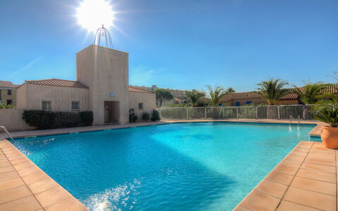 Saint Cyprien 770: Water, Sky, Plant, Swimming Pool, Building, Tree, Azure, Leisure, Outdoor Furniture, Shade