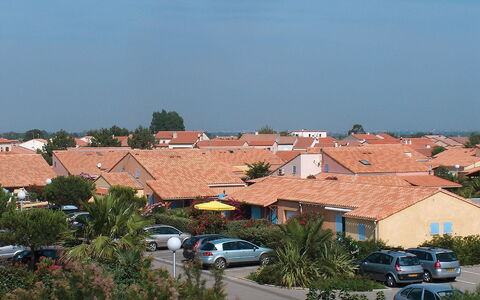 Saint Cyprien 770: Sky, Plant, Property, Car, Vehicle, Window, Building, Tree, Vegetation, Neighbourhood