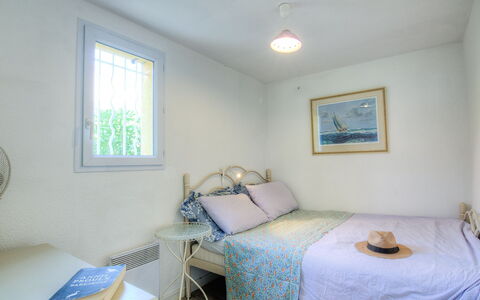 Saint Cyprien 770: Bedroom, Room, Bed, Furniture, Property, Bed Sheet, Bed Frame, Bedding, Floor, Real Estate