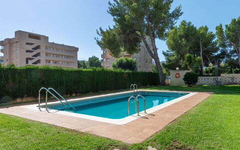 Miranda: Plant, Water, Sky, Building, Tree, Swimming Pool, Grass, Condominium, Leisure, Urban Design