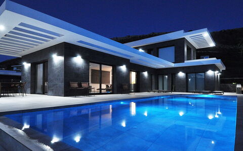 Villa Sareva: Sky, Property, Building, Light, Swimming Pool, Window, Water, Shade, Real Estate, House
