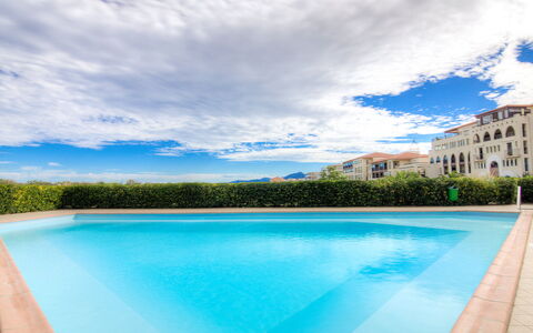 Catalona: Cloud, Water, Sky, Plant, Building, Property, Blue, Swimming Pool, Azure, Window