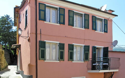 Arietta Vlo150: Sky, Window, Property, Plant, Building, Architecture, Urban Design, Neighbourhood, Facade, Roof