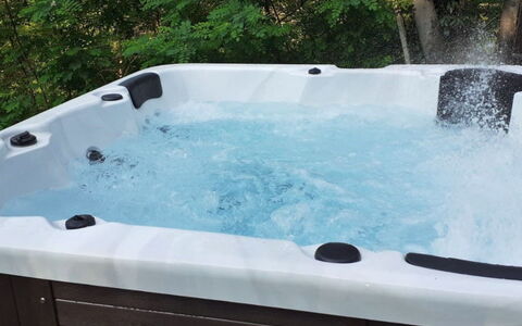 Al Fopp: Water, Plant, Rectangle, Bathtub, Wood, Automotive Exterior, Composite Material, Gas