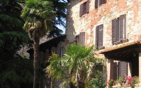 Residenza D'epoca: Plant, Building, Property, Window, Flowerpot, House, Tree, Sky, Arecales, Neighbourhood