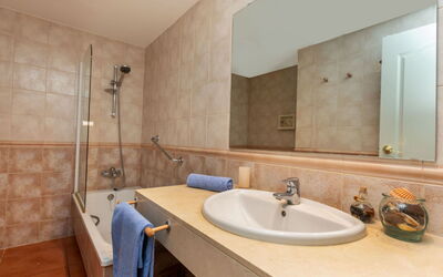 Accommodation:&nbsp;Green Beach Gold 1647.5
