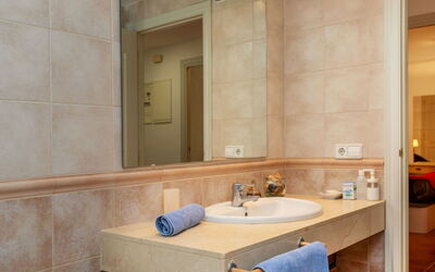 Accommodation:&nbsp;Green Beach Gold 1647.5