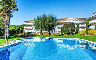 Pals 1647: Swimming Pool, Resort, Lawn, Estate, Garden, Hacienda, Landscaping, Villa, Yard, Mansion