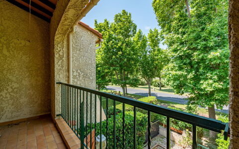 Le Lagon: Property, Plant, Tree, Sky, Wood, Building, Sunlight, Shade, Real Estate, Landscape
