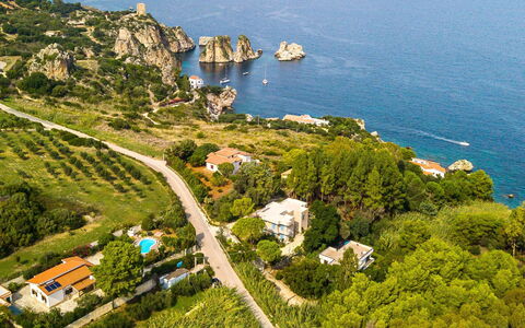 La Vela: Water, Water Resources, Plant, Building, Natural Landscape, Azure, Tree, Vegetation, Mountain, Coastal And Oceanic Landforms