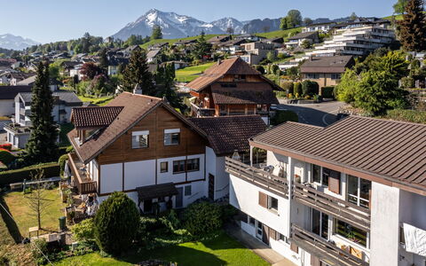 Luna: Building, Residential Area, House, Home, Architecture, Roof, Urban Design, Human Settlement, Rural Area