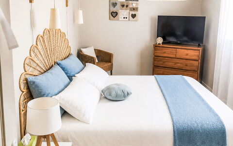 La Pinède: Furniture, Bedroom, Bed, Interior Design, Bedding, Linens, Bed Sheet, Wood, Cushion, Throw Pillow
