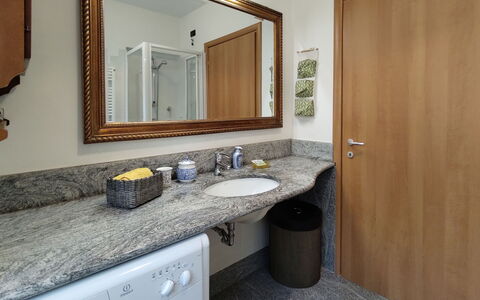 Bruna: Mirror, Tap, Sink, Plumbing Fixture, Property, Countertop, Building, Bathroom Sink, Cabinetry, Bathroom