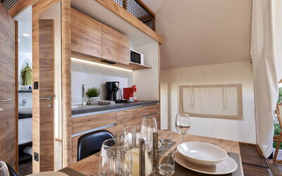 Europarcs de Rijp 124.1: Furniture, Cabinetry, Property, Tableware, Dishware, Kitchen, Table, Wood, Countertop, Interior Design