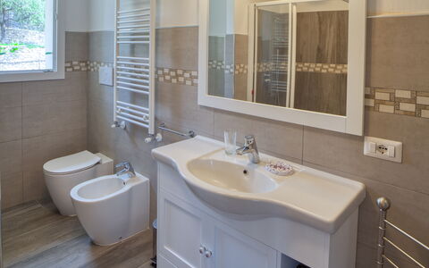 Villa Mimosa - Diano Marina: Brown, Mirror, Tap, Plumbing Fixture, Sink, Bathroom Sink, Property, Photograph, Window, Bathroom