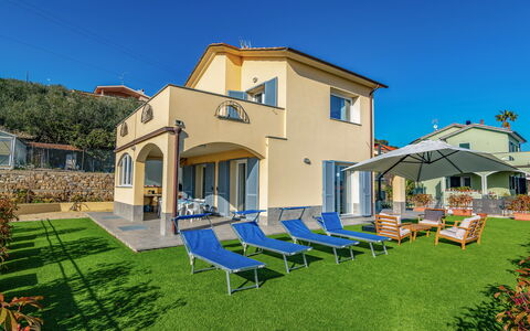 Villa Mimosa - Diano Marina: Sky, Plant, Property, Building, Window, Shade, Architecture, House, Outdoor Furniture, Residential Area
