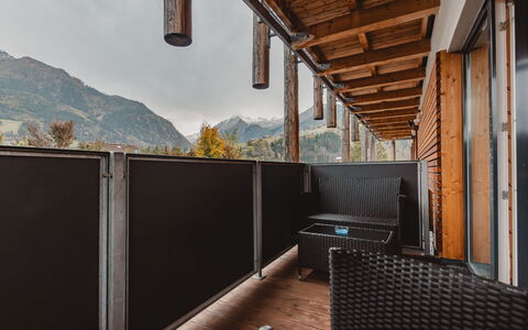 Kaprun 605: Sky, Building, Property, Wood, Cloud, Architecture, Shade, House, Mountain, Tree