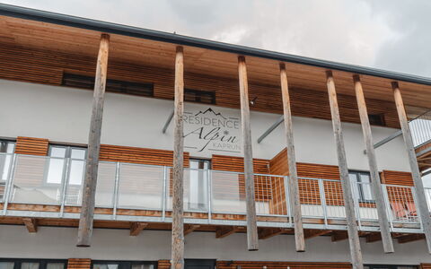 Kaprun 605: Cloud, Sky, Wood, Brickwork, Brick, Facade, Residential Area, Real Estate, Roof