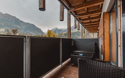 Kaprun 605: Sky, Building, Property, Wood, Cloud, Architecture, Shade, House, Mountain, Tree