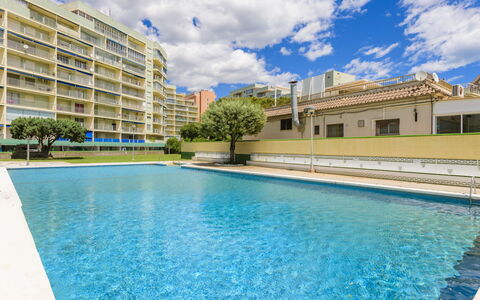 Oromar: Water, Building, Cloud, Plant, Sky, Property, Daytime, Swimming Pool, Window, Blue