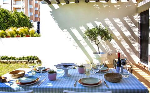 Maison del Mar: Table, Tableware, Plant, Furniture, Property, Photograph, Dishware, Building, Window, Drinkware