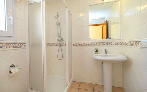 Sandra: Mirror, Plumbing Fixture, Tap, Sink, Bathroom, Shower Head, Interior Design, Bathroom Sink, Window