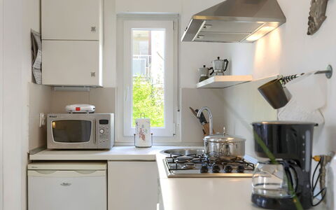 Laura: Kitchen Sink, Property, Countertop, Cabinetry, White, Kitchen Appliance, Kitchen Stove, Kitchen, Gas Stove, Sink