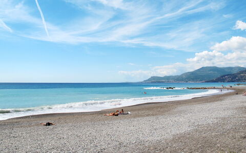 Ventimiglia 633: Cloud, Water, Sky, Water Resources, Nature, Blue, Beach, Sunlight, Coastal And Oceanic Landforms, Horizon