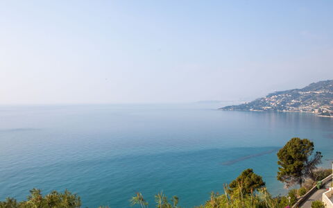 Ventimiglia 633: Building, Plant, Property, Window, Land Lot, Urban Design, Landscape, Neighbourhood, Grass, Leisure