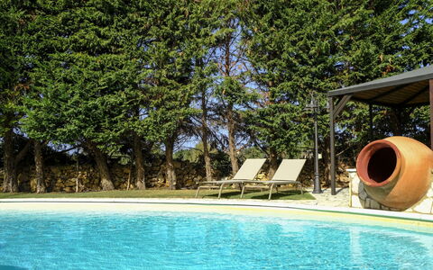Carta Fashion: Water, Property, Swimming Pool, Azure, Building, Tree, Plant, Natural Landscape, Shade, Grass